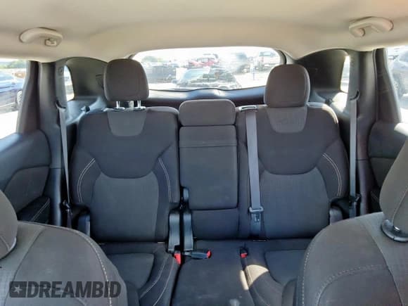 ✅ 2017 Jeep Cherokee Latitude • VIN: 1C4PJLCB2HW534927 • Lot: 80458675. Listed on Copart with 176,774 mi. Free auction sales archive from the USA and detailed vehicle history report at DreamBid. Image 10.