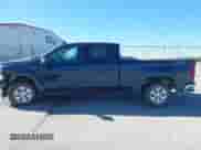 2021 Chevrolet Silverado 1500 LT z VIN 1GCUYDED4MZ421802, wystawiony jako IAAI lot #43503638 z przebiegiem 110 966 mil mil oraz . Historia ofert i sprzedaży dostępna na DreamBid. Obrazek 14.