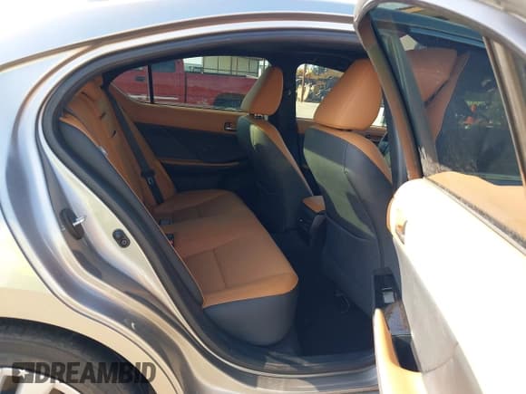 ✅ 2021 Lexus IS 300 • VIN: JTHCA1D26M5113003 • Lot: 42179759. Wystawiony na IAAI z przebiegiem 27 374 mil. Bezpłatny archiwum sprzedaży aukcyjnych z USA i szczegółowy raport historii pojazdu na DreamBid. Zdjęcie 8.