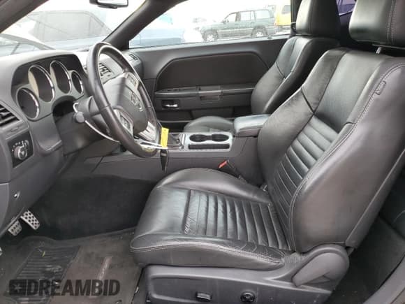 ✅ 2013 Dodge Challenger R/T Plus • VIN: 2C3CDYBT3DH631211 • Lot: 81296963. Wystawiony na Copart z przebiegiem 100 300 mil. Bezpłatny archiwum sprzedaży aukcyjnych z USA i szczegółowy raport historii pojazdu na DreamBid. Zdjęcie 7.