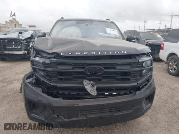 ✅ 2025 Ford Expedition Active • VIN: 1FMJU1H86SEA17492 • Lot: 42416154. Listed on IAAI with 2,890 mi. Free auction sales archive from the USA and detailed vehicle history report at DreamBid. Image 12.