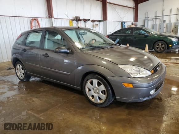 ✅ 2002 Ford Focus ZX5 • VIN: 3FAFP37352R180981 • Lot: 55856125. Listed on Copart with 59,785 mi. Free auction sales archive from the USA and detailed vehicle history report at DreamBid. Image 4.
