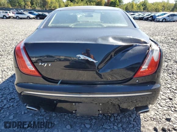 ✅ 2012 Jaguar XJ XJL • VIN: SAJWA2GB5CLV37851 • Lot: 81937725. Wystawiony na Copart z przebiegiem Nie podano. Bezpłatny archiwum sprzedaży aukcyjnych z USA i szczegółowy raport historii pojazdu na DreamBid. Zdjęcie 6.
