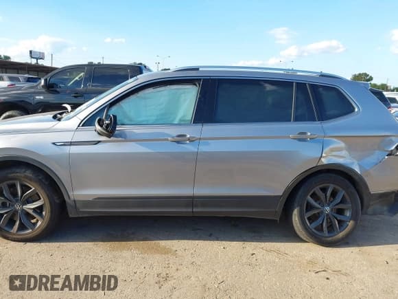 ✅ 2022 Volkswagen Tiguan SE • VIN: 3VV3B7AX0NM172434 • Lot: 43313505. Wystawiony na IAAI z przebiegiem 67 923 mil. Bezpłatny archiwum sprzedaży aukcyjnych z USA i szczegółowy raport historii pojazdu na DreamBid. Zdjęcie 14.