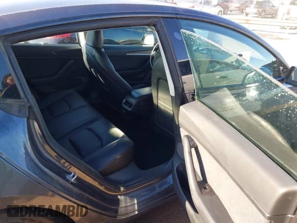 ✅ 2023 Tesla Model 3 Performance • VIN: 5YJ3E1EC0PF488692 • Lot: 43686025. Wystawiony na IAAI z przebiegiem 71 578 mil. Bezpłatny archiwum sprzedaży aukcyjnych z USA i szczegółowy raport historii pojazdu na DreamBid. Zdjęcie 8.