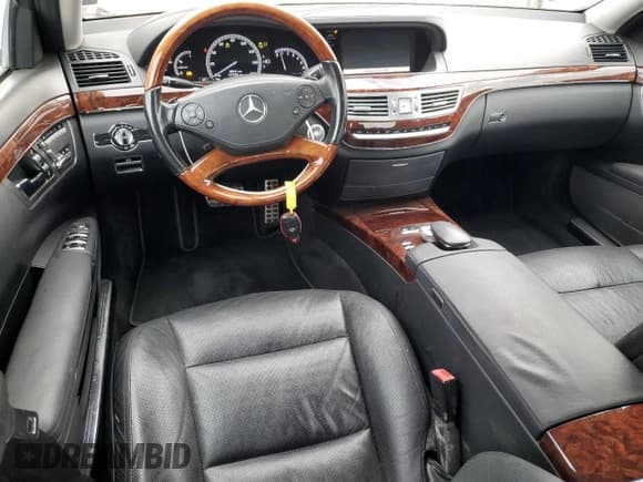 ✅ 2011 Mercedes-Benz S 550 • VIN: WDDNG7BB0BA412785 • Lot: 86260845. Wystawiony na Copart z przebiegiem 137 748 mil. Bezpłatny archiwum sprzedaży aukcyjnych z USA i szczegółowy raport historii pojazdu na DreamBid. Zdjęcie 8.