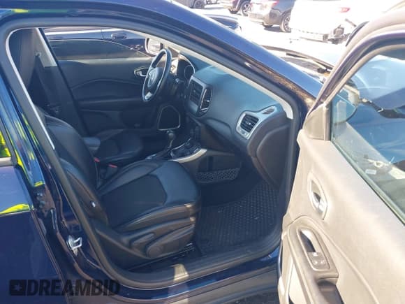 ✅ 2019 Jeep Compass Latitude • VIN: 3C4NJDBB8KT597395 • Lot: 43758447. Listed on IAAI with 109,863 mi. Free auction sales archive from the USA and detailed vehicle history report at DreamBid. Image 5.