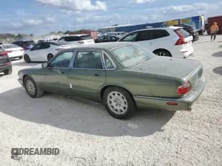 ✅ 1999 Jaguar XJ • VIN: SAJHD1043XC869413 • Лот: 76940624. Опубликован ранее на Copart с пробегом Не указан. Бесплатный доступ к архиву аукционных продаж из США и подробный отчёт об истории автомобиля на DreamBid. Изображение 2.