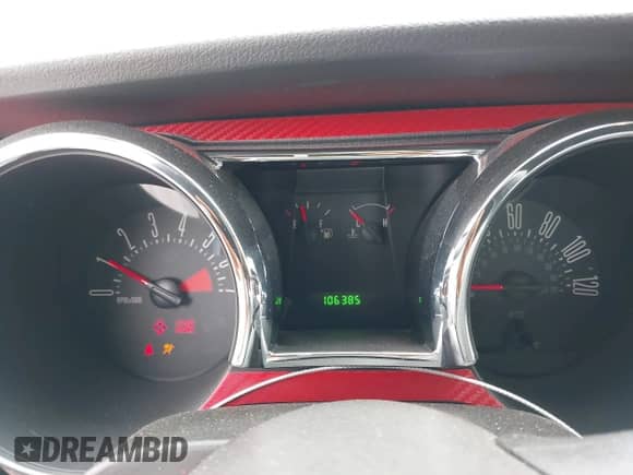 2005 Ford Mustang Deluxe z VIN 1ZVFT80N855119319, wystawiony jako IAAI lot #43340661 z przebiegiem 106 385 mil mil oraz . Historia ofert i sprzedaży dostępna na DreamBid. Obrazek 7.