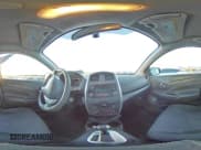 ✅ 2018 Nissan Versa SV • VIN: 3N1CN7AP0JL823649 • Lot: 90394275. Wystawiony na Copart z przebiegiem 90 780 mil. Bezpłatny archiwum sprzedaży aukcyjnych z USA i szczegółowy raport historii pojazdu na DreamBid. Zdjęcie 14.