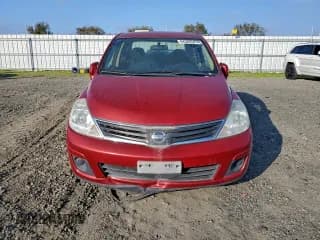 ✅ 2010 Nissan Versa S • VIN: 3N1BC1AP5AL378792 • Lot: 94380585. Wystawiony na Copart z przebiegiem 254 306 mil. Bezpłatny archiwum sprzedaży aukcyjnych z USA i szczegółowy raport historii pojazdu na DreamBid. Zdjęcie 5.