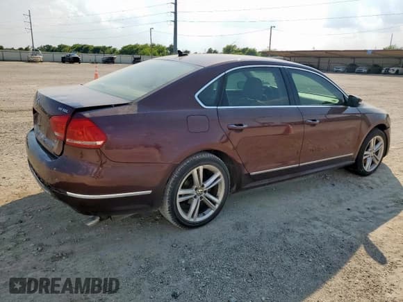 ✅ 2014 Volkswagen Passat SEL Premium • VIN: 1VWCM7A37EC095677 • Lot: 80901495. Wystawiony na Copart z przebiegiem 131 498 mil. Bezpłatny archiwum sprzedaży aukcyjnych z USA i szczegółowy raport historii pojazdu na DreamBid. Zdjęcie 3.