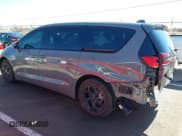 ✅ 2022 Chrysler Pacifica Hybrid Limited • VIN: 2C4RC1S79NR222225 • Лот: 41443021. Опубликован ранее на IAAI с пробегом 10 978 миль. Бесплатный доступ к архиву аукционных продаж из США и подробный отчёт об истории автомобиля на DreamBid. Изображение 15.