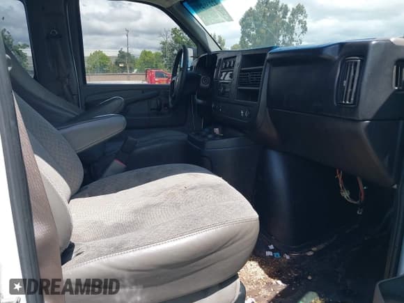 ✅ 2010 Chevrolet Express Passenger LT • VIN: 1GA2G1DGXA1173644 • Lot: 42239291. Listed on IAAI with 241,901 mi. Free auction sales archive from the USA and detailed vehicle history report at DreamBid. Image 5.