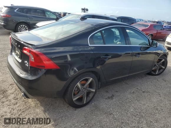 ✅ 2015 Volvo S60 T6 R-Design Platinum • VIN: YV1902TH3F2309585 • Лот: 74923014. Опубликован ранее на Copart с пробегом Не указан. Бесплатный доступ к архиву аукционных продаж из США и подробный отчёт об истории автомобиля на DreamBid. Изображение 3.