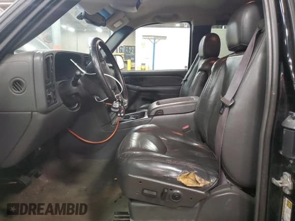 ✅ 2004 Chevrolet Silverado 2500HD LS • VIN: 1GCHK29U04E242116 • Лот: 92047675. Опубликован ранее на Copart с пробегом 180 877 миль. Бесплатный доступ к архиву аукционных продаж из США и подробный отчёт об истории автомобиля на DreamBid. Изображение 7.