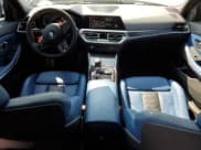 ✅ 2022 BMW M3 Competition xDrive • VIN: WBS43AY08NFM01473 • Lot: 59000073. Wystawiony na Copart z przebiegiem 17 860 mil. Bezpłatny archiwum sprzedaży aukcyjnych z USA i szczegółowy raport historii pojazdu na DreamBid. Zdjęcie 8.