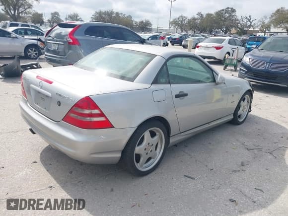 ✅ 1999 Mercedes-Benz SLK 230/320 • VIN: WDBKK47F1XF086736 • Лот: 41580240. Опубликован ранее на IAAI с пробегом 56 822 миль. Бесплатный доступ к архиву аукционных продаж из США и подробный отчёт об истории автомобиля на DreamBid. Изображение 4.