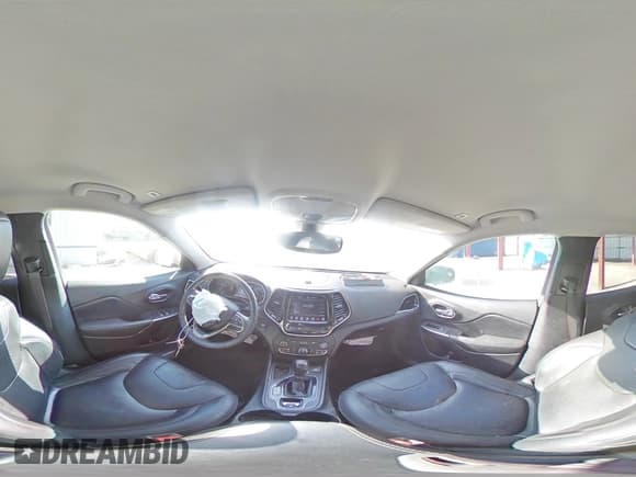 ✅ 2019 Jeep Cherokee Limited • VIN: 1C4PJLDB0KD415923 • Lot: 81748235. Wystawiony na Copart z przebiegiem 138 889 mil. Bezpłatny archiwum sprzedaży aukcyjnych z USA i szczegółowy raport historii pojazdu na DreamBid. Zdjęcie 15.