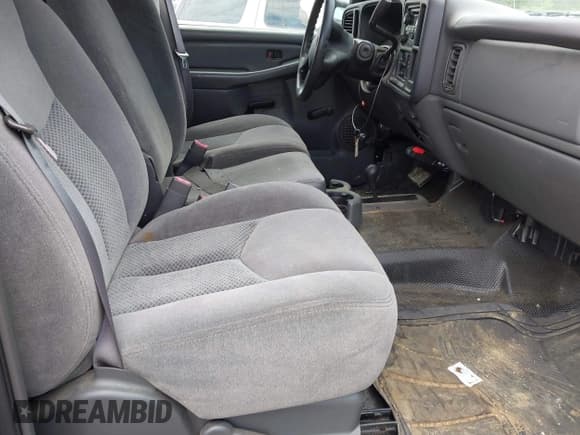 ✅ 2007 Chevrolet Silverado 2500HD Work Truck • VIN: 1GCHK29UX7E200301 • Lot: 42224293. Wystawiony na IAAI z przebiegiem 184 362 mil. Bezpłatny archiwum sprzedaży aukcyjnych z USA i szczegółowy raport historii pojazdu na DreamBid. Zdjęcie 5.