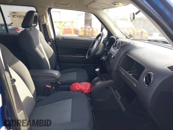 ✅ 2009 Jeep Patriot Sport • VIN: 1J4FF28B29D217155 • Lot: 43828978. Listed on IAAI with 173,160 mi. Free auction sales archive from the USA and detailed vehicle history report at DreamBid. Image 5.