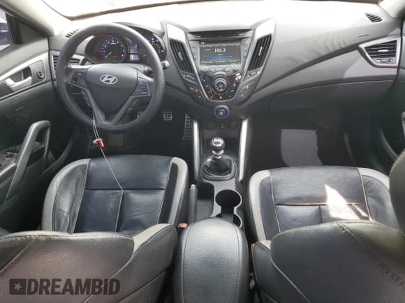 ✅ 2015 Hyundai Veloster Turbo • VIN: KMHTC6AE4FU232132 • Lot: 56314975. Wystawiony na Copart z przebiegiem 115 282 mil. Bezpłatny archiwum sprzedaży aukcyjnych z USA i szczegółowy raport historii pojazdu na DreamBid. Zdjęcie 8.