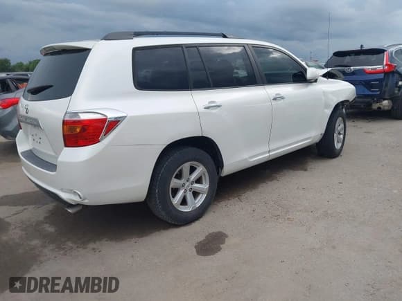 ✅ 2010 Toyota Highlander • VIN: 5TDZA3EH9AS004101 • Lot: 42508668. Listed on IAAI with 204,419 mi. Free auction sales archive from the USA and detailed vehicle history report at DreamBid. Image 4.