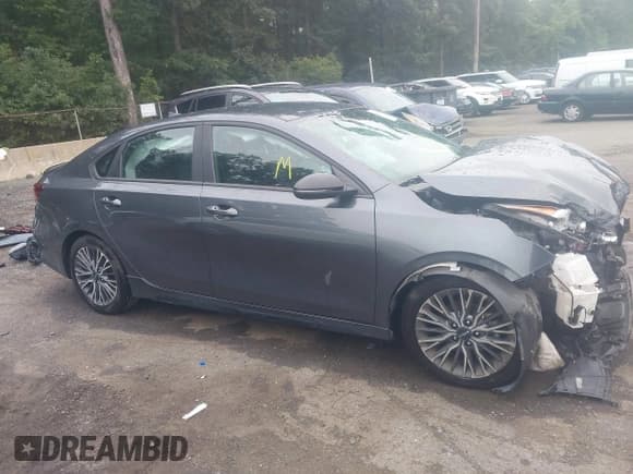 ✅ 2023 Kia Forte GT-Line • VIN: 3KPF54AD0PE549543 • Lot: 43005737. Wystawiony na IAAI z przebiegiem 32 282 mil. Bezpłatny archiwum sprzedaży aukcyjnych z USA i szczegółowy raport historii pojazdu na DreamBid. Zdjęcie 14.