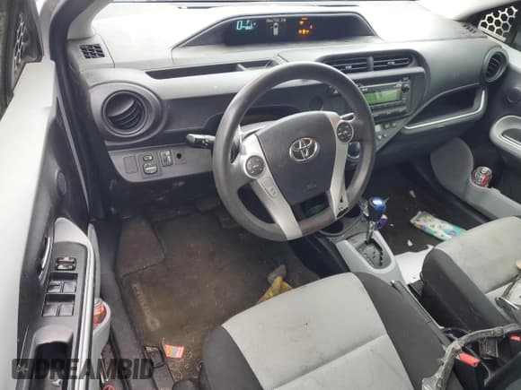 ✅ 2014 Toyota Prius One • VIN: JTDKDTB38E1060115 • Lot: 82776635. Wystawiony na Copart z przebiegiem 259 018 mil. Bezpłatny archiwum sprzedaży aukcyjnych z USA i szczegółowy raport historii pojazdu na DreamBid. Zdjęcie 8.