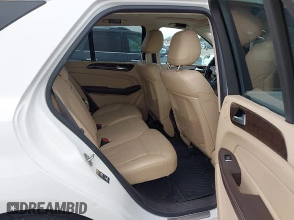 ✅ 2016 Mercedes-Benz GLE 350 • VIN: 4JGDA5HB4GA666926 • Lot: 43631328. Wystawiony na IAAI z przebiegiem 135 296 mil. Bezpłatny archiwum sprzedaży aukcyjnych z USA i szczegółowy raport historii pojazdu na DreamBid. Zdjęcie 8.