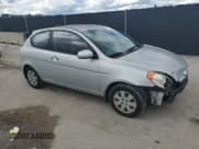 ✅ 2010 Hyundai Accent GS • VIN: KMHCM3AC9AU161724 • Лот: 71953985. Опубликован ранее на Copart с пробегом 87 660 миль. Бесплатный доступ к архиву аукционных продаж из США и подробный отчёт об истории автомобиля на DreamBid. Изображение 4.