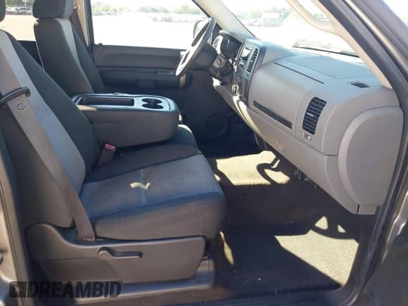 2007 GMC Sierra 1500 SLE1 with VIN 2GTEC13C771719267, listed as a IAAI auction lot 43523368 with 187,994 mi miles and . Bid and sale history available at DreamBid. Image 5.