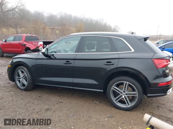 ✅ 2019 Audi SQ5 Premium Plus • VIN: WA1B4AFY8K2001737 • Lot: 41494829. Listed on IAAI with 47,569 mi. Free auction sales archive from the USA and detailed vehicle history report at DreamBid. Image 15.