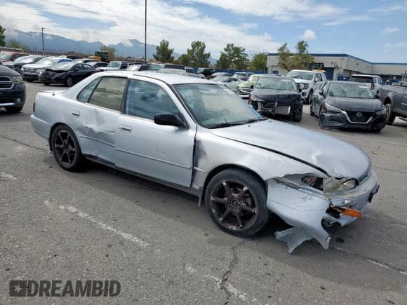 ✅ 1995 Toyota Camry LE • VIN: JT2GK12E7S0111308 • Lot: 66548415. Wystawiony na Copart z przebiegiem 237 050 mil. Bezpłatny archiwum sprzedaży aukcyjnych z USA i szczegółowy raport historii pojazdu na DreamBid. Zdjęcie 4.