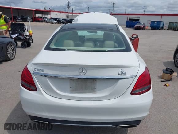 ✅ 2017 Mercedes-Benz C 300 • VIN: 55SWF4JB0HU201974 • Лот: 42321027. Опубликован ранее на IAAI с пробегом 124 958 миль. Бесплатный доступ к архиву аукционных продаж из США и подробный отчёт об истории автомобиля на DreamBid. Изображение 16.
