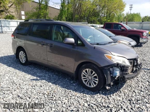 ✅ 2013 Toyota Sienna XLE AAS • VIN: 5TDYK3DC0DS306024 • Лот: 56748315. Опубликован ранее на Copart с пробегом 113 026 миль. Бесплатный доступ к архиву аукционных продаж из США и подробный отчёт об истории автомобиля на DreamBid. Изображение 4.