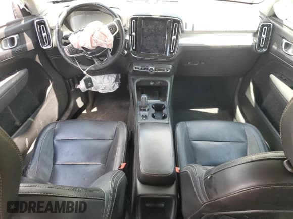 ✅ 2020 Volvo XC40 Momentum • VIN: YV4AC2HK0L2295250 • Лот: 66477085. Опубликован ранее на Copart с пробегом 89 406 миль. Бесплатный доступ к архиву аукционных продаж из США и подробный отчёт об истории автомобиля на DreamBid. Изображение 8.