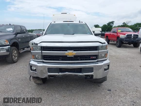✅ 2017 Chevrolet Silverado 2500HD LT • VIN: 1GC1KVEG6HF101957 • Lot: 42343984. Listed on IAAI with 313,934 mi. Free auction sales archive from the USA and detailed vehicle history report at DreamBid. Image 6.