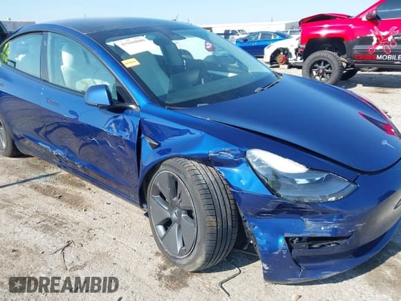 ✅ 2021 Tesla Model 3 Long Range • VIN: 5YJ3E1EB8MF010202 • Lot: 43184800. Wystawiony na IAAI z przebiegiem 72 106 mil. Bezpłatny archiwum sprzedaży aukcyjnych z USA i szczegółowy raport historii pojazdu na DreamBid. Zdjęcie 6.