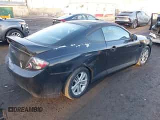 2008 Hyundai Tiburon GS z VIN KMHHM66D38U264396, wystawiony jako IAAI lot #41442064 z przebiegiem 173 737 mil mil oraz . Historia ofert i sprzedaży dostępna na DreamBid. Obrazek 3.