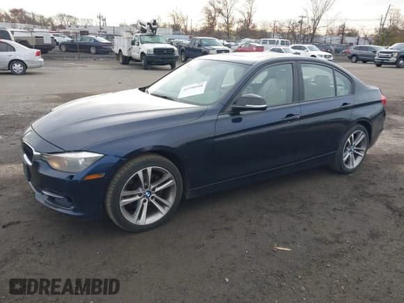 ✅ 2015 BMW 3 Series 328i xDrive • VIN: WBA3B5G58FNS16547 • Lot: 43758910. Wystawiony na IAAI z przebiegiem 122 258 mil. Bezpłatny archiwum sprzedaży aukcyjnych z USA i szczegółowy raport historii pojazdu na DreamBid. Zdjęcie 17.