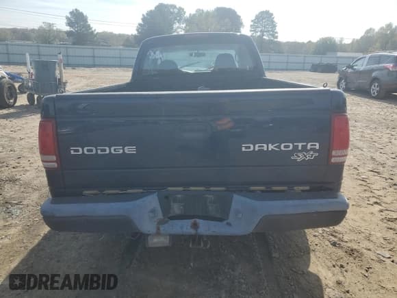✅ 2004 Dodge Dakota • VIN: 1D7GL12K64S663339 • Lot: 78636264. Wystawiony na Copart z przebiegiem 236 572 mil. Bezpłatny archiwum sprzedaży aukcyjnych z USA i szczegółowy raport historii pojazdu na DreamBid. Zdjęcie 6.
