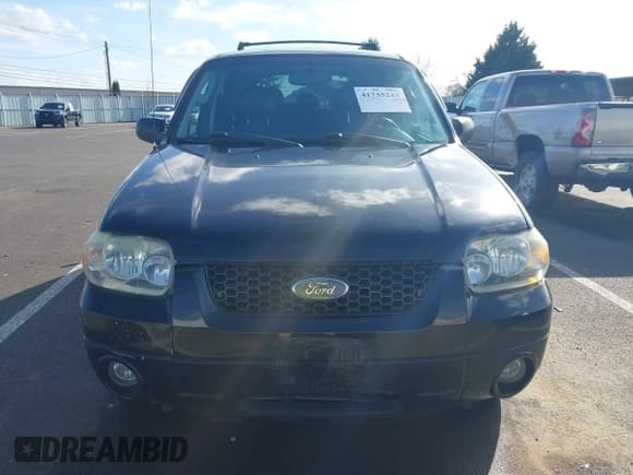 ✅ 2005 Ford Escape Limited • VIN: 1FMYU94125KA49934 • Lot: 41735243. Listed on IAAI with 118,041 mi. Free auction sales archive from the USA and detailed vehicle history report at DreamBid. Image 12.
