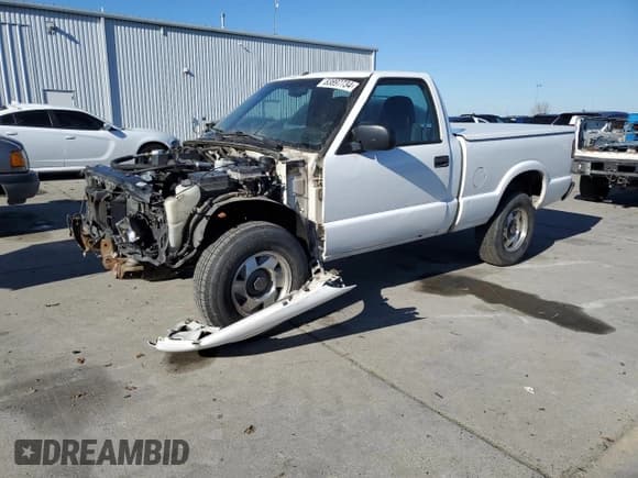 ✅ 1998 Chevrolet S-10 LS • VIN: 1GCCS1445WK267576 • Лот: 83897734. Опубликован ранее на Copart с пробегом 304 902 миль. Бесплатный доступ к архиву аукционных продаж из США и подробный отчёт об истории автомобиля на DreamBid. Изображение 1.