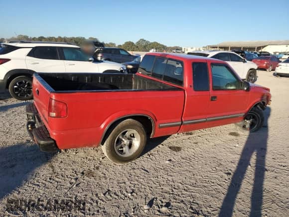 2001 Chevrolet S-10 LS с VIN 1GCCS19W318252526, выставлен на аукционе Copart как лот 75535554 с пробегом 185 969 миль миль и Списание • Salvage title. История ставок и продаж доступна на DreamBid. Изображение 3.