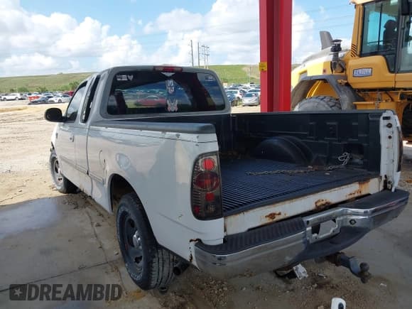 ✅ 1998 Ford F-150 • VIN: 1FTZX1767WKA55769 • Lot: 42374991. Listed on IAAI with 147,500 mi. Free auction sales archive from the USA and detailed vehicle history report at DreamBid. Image 3.
