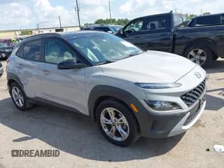 ✅ 2022 Hyundai Kona SEL • VIN: KM8K62AB9NU820429 • Лот: 43267204. Опубликован ранее на IAAI с пробегом 79 824 миль. Бесплатный доступ к архиву аукционных продаж из США и подробный отчёт об истории автомобиля на DreamBid. Изображение 1.
