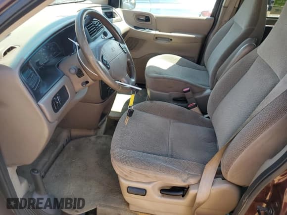 ✅ 2000 Ford Windstar LX • VIN: 2FMZA5141YBA25109 • Lot: 86814104. Wystawiony na Copart z przebiegiem 159 120 mil. Bezpłatny archiwum sprzedaży aukcyjnych z USA i szczegółowy raport historii pojazdu na DreamBid. Zdjęcie 7.