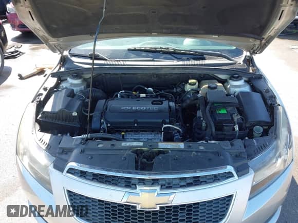 2013 Chevrolet Cruze LS z VIN 1G1PA5SH5D7145164, wystawiony jako IAAI lot #43294377 z przebiegiem 191 872 mil mil oraz . Historia ofert i sprzedaży dostępna na DreamBid. Obrazek 10.