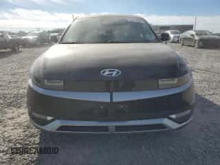 ✅ 2022 Hyundai Ioniq 5 SE • VIN: KM8KMDAF0NU086171 • Lot: 83617464. Wystawiony na Copart z przebiegiem 24 620 mil mil. Skorzystaj z bezpłatnego archiwum sprzedaży aukcyjnych z USA i zobacz szczegółowy raport historii pojazdu na DreamBid. Zdjęcie 5.